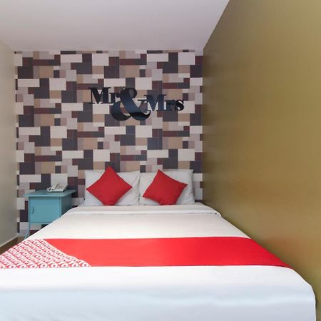 Oyo 604 Hotel Est Equine Park Seri Kembangan Εξωτερικό φωτογραφία