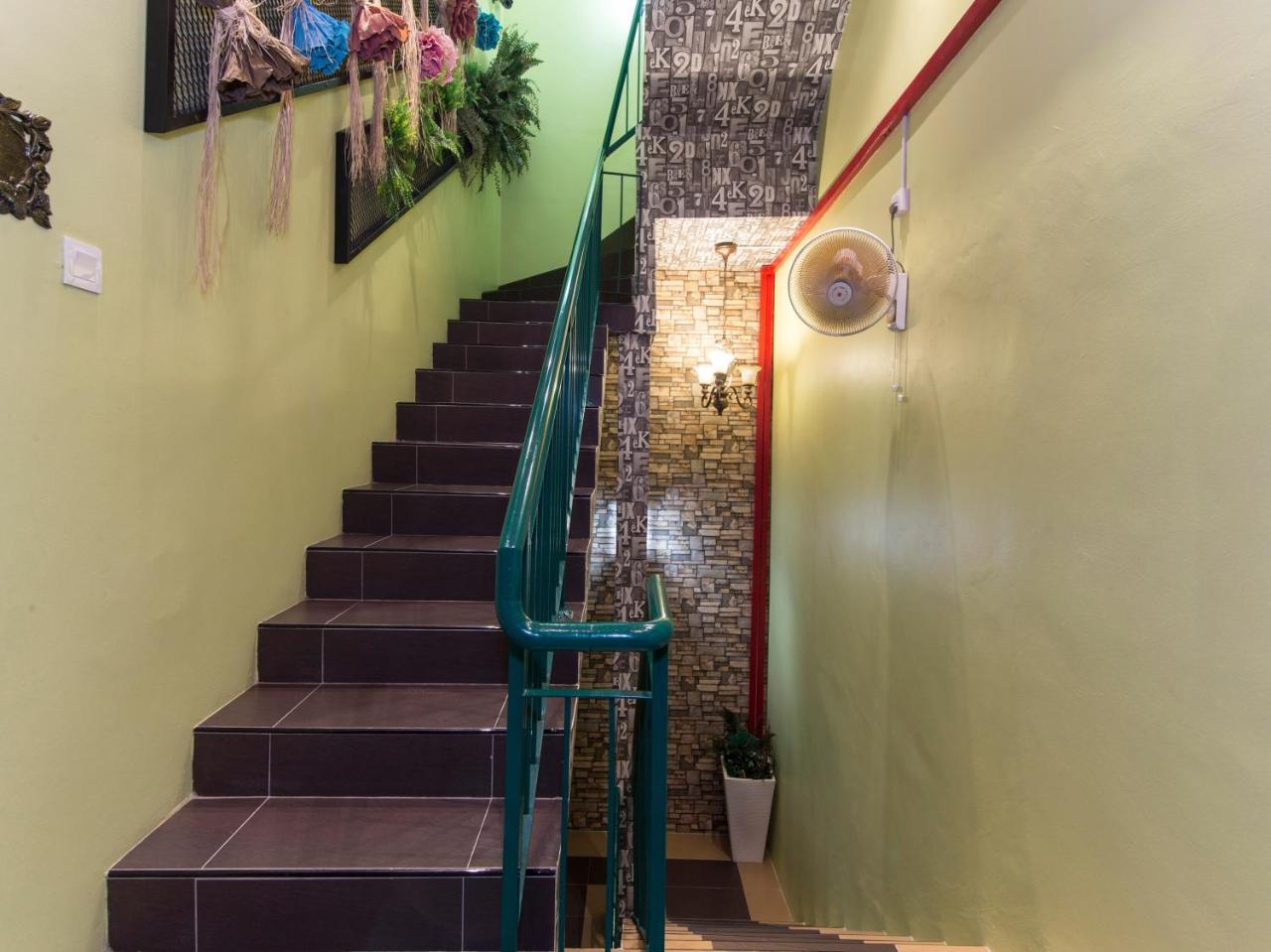 Oyo 604 Hotel Est Equine Park Seri Kembangan Εξωτερικό φωτογραφία